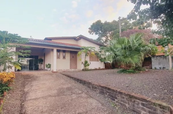 Casa Semi Mobiliada de Alvenaria em Vila Palanque