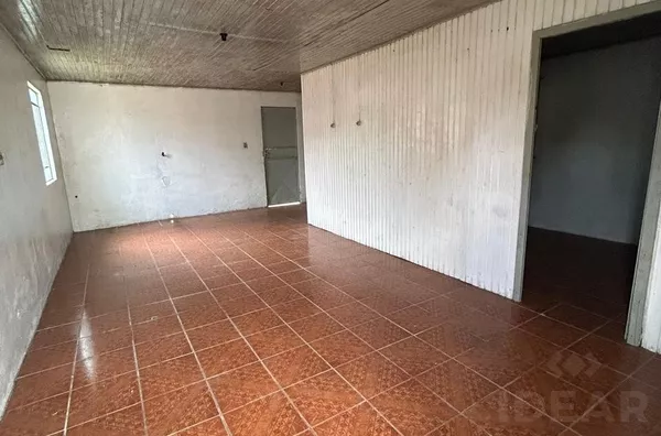 CASA COM QUIOSQUE/GARAGEM  PRÓXIMO DO COMÉRCIO DA SANTA TECLA