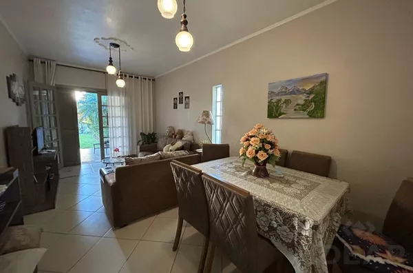 ÓTIMA CASA DE 3 DORMITÓRIOS, PÁTIOS E MUITO CONFORTO