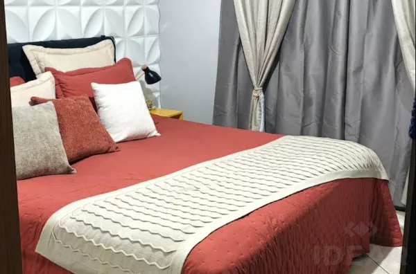 CASA DE TRÊS DORMITÓRIOS, ESPAÇO GOURMET E PÁTIO