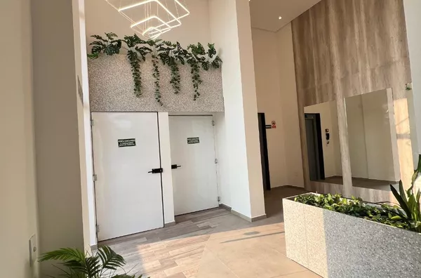 AMBIENTES AMPLOS, MUITO BEM LOCALIZADO E LINDA VISÃO DA CIDADE