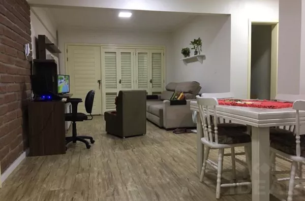 CASA COM POSSIBILIDADE PARA DUAS FAMÍLIAS INDEPENDENTES