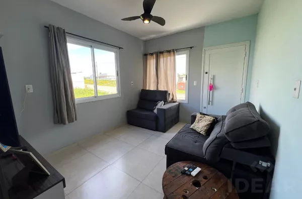 CASA DE 2 DORMITÓRIOS, COM SUITE E PÁTIO COM PISCINA