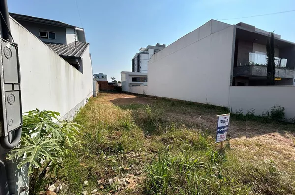 TERRENO TODO MURADO, VALORIZANDO AINDA MAIS SEU EMPREENDIMENTO