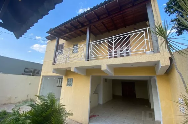 IMÓVEL DE DOIS PISOS, SENDO A BASE COMERCIAL E O SEGUNDO PISO RESIDENCIAL