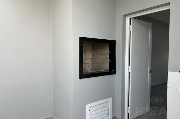 GEMINADO DE 2 DORMITÓRIOS, PÁTIO FRENTE e 7,70m² DE FUNDOS - Foto 7