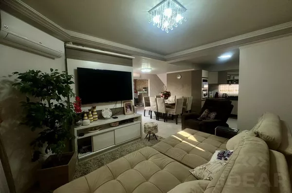 CASA DE 2 PISOS, PISCINA E MUITO ESPAÇO PARA A FAMÍLIA