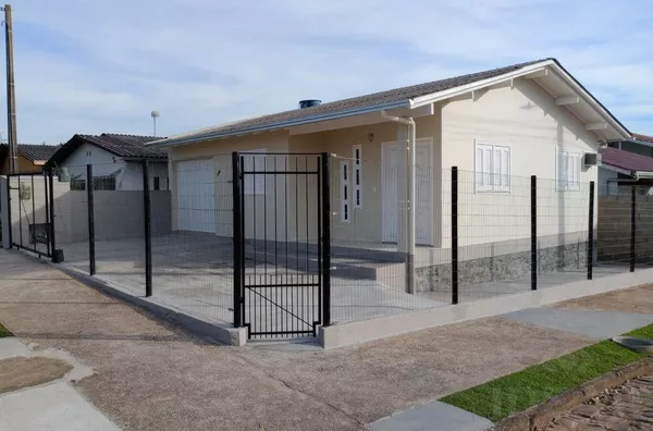 CASA EM EXCELENTE LOCALIZAÇÃO. CONFORTO PARA TODA A FAMÍLIA!