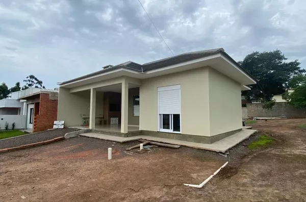 EXCELENTE CASA NO LOT ROSA, DE 2 DORMITÓRIOS E MUITO PÁTIO