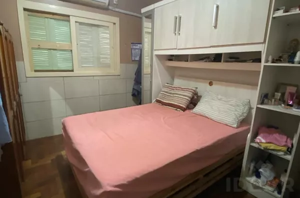 CASA DE 3 DORMITÓRIOS E GARAGEM PARA 2 VEÍCULOS