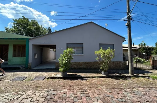  CASA AMPLA E COM PISCINA, NO CENTRO DA CIDADE. VENHA CONHECER!