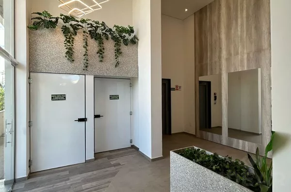 AMBIENTES AMPLOS, MUITO BEM LOCALIZADO E LINDA VISÃO DA CIDADE