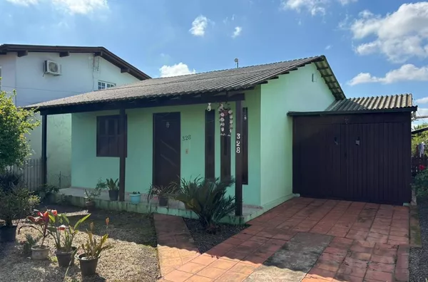 DUAS CASAS, PÁTIO NOS FUNDOS E LOCAL BEM TRANQUILO