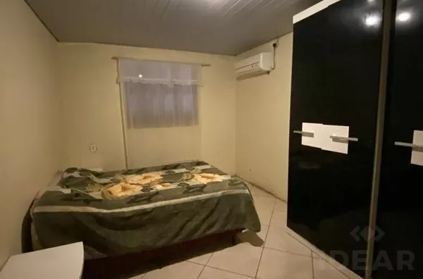 ÓTIMO PONTO PARA COMÉRCIO E CASA COM GRANDES CÔMODOS, 3 DORMITÓRIOS E PÁTIO NA LATERAL 