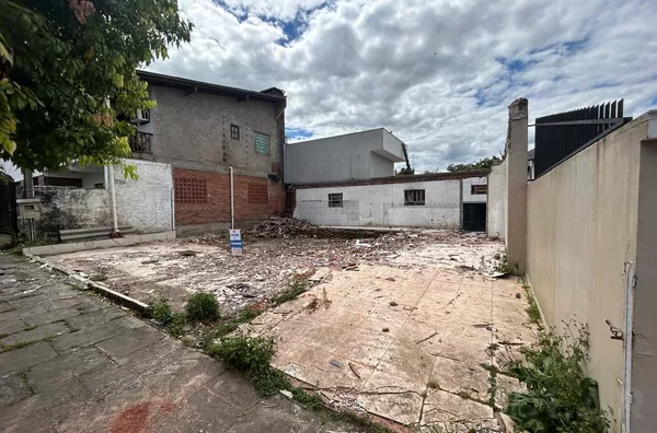 TERRENO NA REGIÃO ALTA DO BAIRRO MORSCH QUE ENCAIXA NO SEU BOLSO