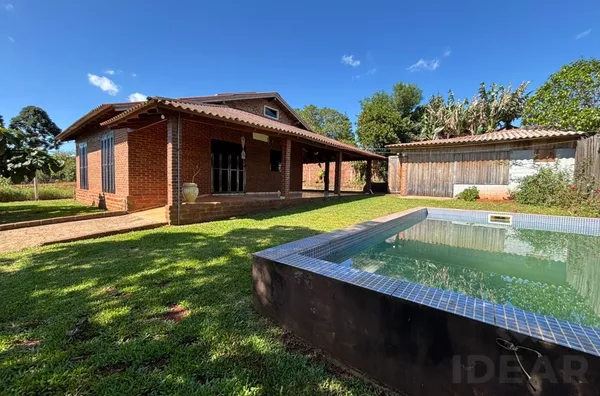 CASA COM PISCINA, QUIOSQUE E TRANQUILIDADE. ACABA DE ACHAR!