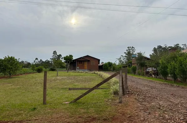 MINI-CHÁCARA EM ÓTIMA LOCALIZAÇÃO E CONFORTO PARA A FAMÍLIA