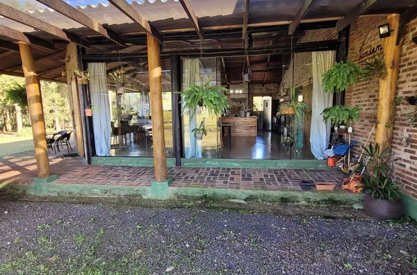 CHÁCARA DE 10.000m² COM CASA ESTILO RÚSTICO E MUITO CONFORTO