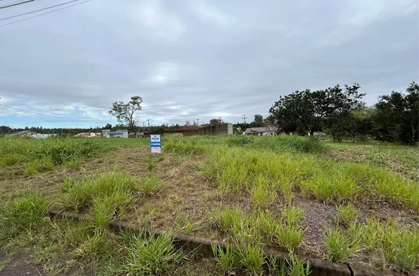 LINDO TERRENO DE MEIO COM FRENTE ASFÁLTICA, IDEAL PARA VOCÊ!