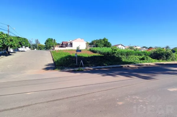 SEU INVESTIMENTO MUITO BEM APLICADO NESSE TERRENO DE ESQUINA, COM 450m² 