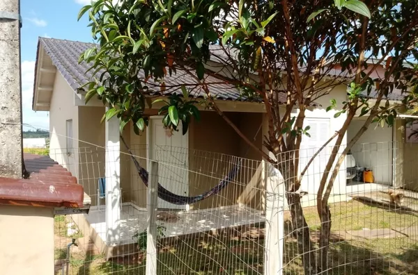 LINDA CASA NO BAIRRO BRANDS, COM BELO PÁTIO NOS FUNDOS