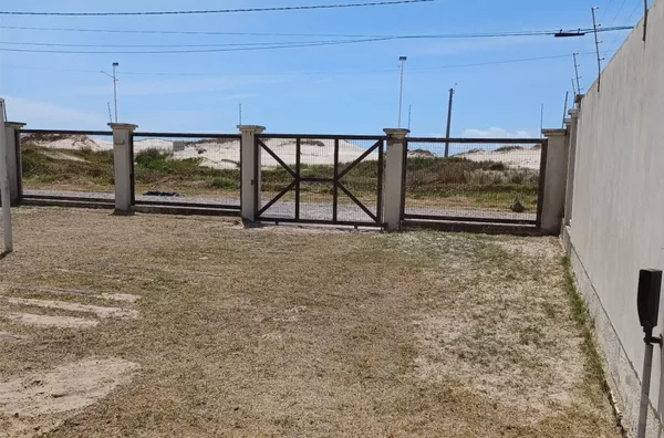 CASA DE 2 SUÍTE, COM PISCINA E A MENOS DE 100m DO MAR - Foto 14