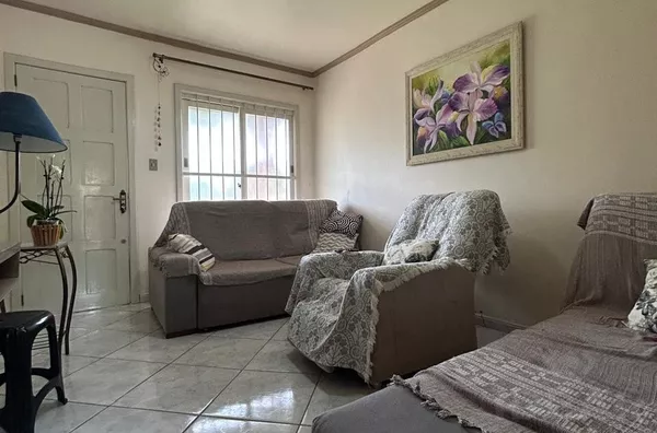 AMPLA CASA, PÁTIO COM ÁRVORES FRUTÍFERAS E RENDA EXTRA