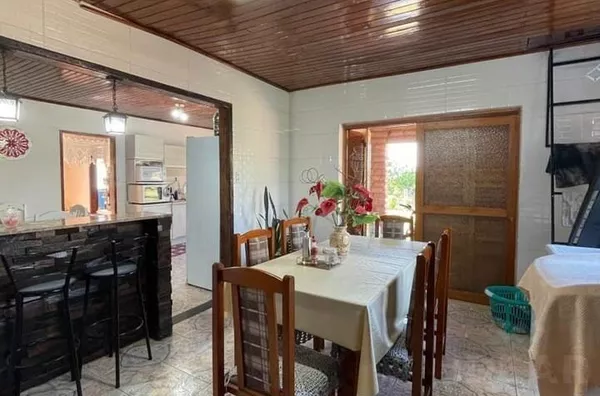 LINDA CASA EM PEDRA GRÊS, DANDO MUITO ESTILO AO LUGAR