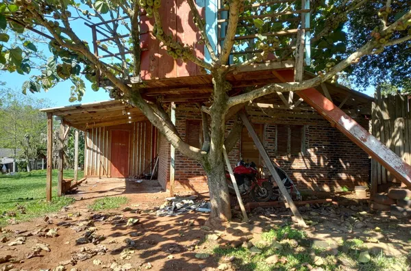 CHÁCARA DE 8.500m² COM DUAS CASAS AMPLAS PARA A REUNIÃO EM FAMÍLIA