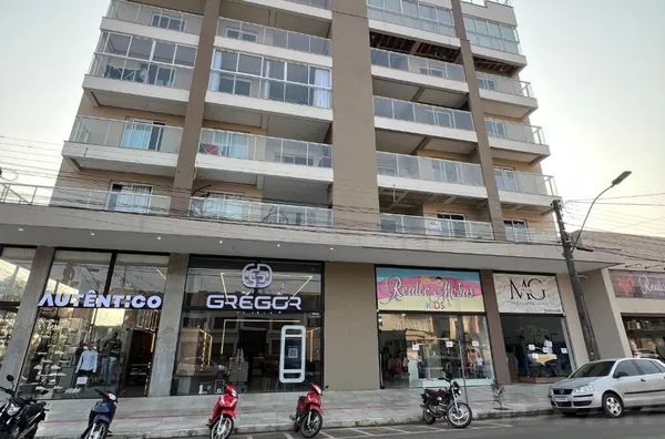 AMBIENTES AMPLOS, MUITO BEM LOCALIZADO E LINDA VISÃO DA CIDADE