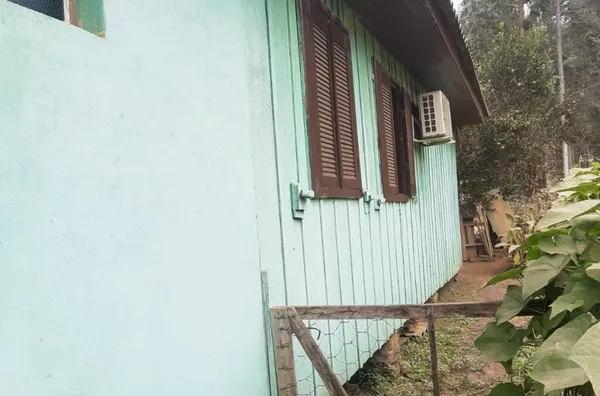 CHALÉ DE 117m² EM TANGERINAS, PRÓXIMO DO PEDÁGIO