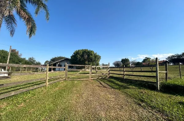 TRANQUILIDADE E MUITO ESPAÇO PARA O LAZER EM FAMÍLIA