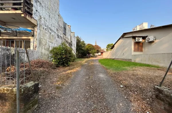 ACESSO POR DUAS RUAS E 1.200m² DE ÁREA NO CORAÇÃO DA CIDADE