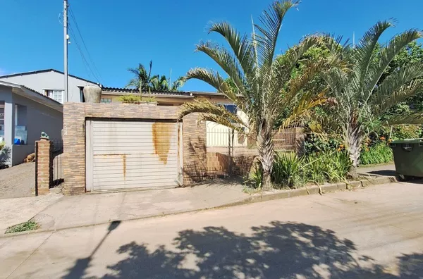 EI VOCÊ, QUE BUSCA UMA LINDA CASA RESIDENCIAL TODA EQUIPADA COM MÓVEIS PLANEJADO, MOBILIA SOLTA E LOUÇA DE COZINHA, ESTE É O IMÓVEL IDEAL PRA VOCÊ.