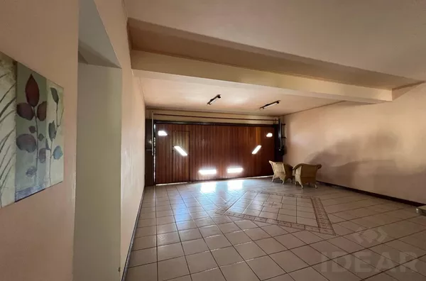 CASA DE 2 PISOS COM ÁREA COMERCIAL INTEGRADA - Foto 11