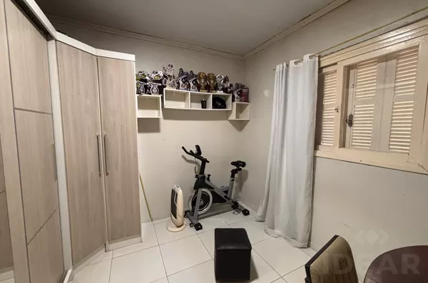 CASA DE 3 DORMITÓRIOS E AMPLO PÁTIO PARA FUTURA PISCINA - Foto 8