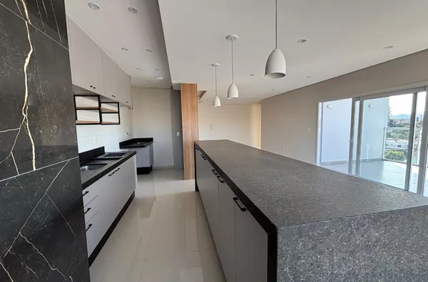FANTÁSTICA COBERTURA COM MUITO ESPAÇO PARA SUA FAMÍLIA