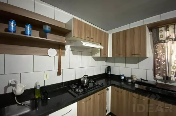 ÓTIMO PONTO PARA COMÉRCIO E CASA COM GRANDES CÔMODOS, 3 DORMITÓRIOS E PÁTIO NA LATERAL 