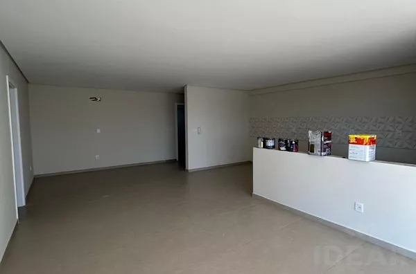 AMBIENTES AMPLOS, MUITO BEM LOCALIZADO E LINDA VISÃO DA CIDADE