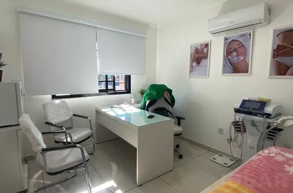 CASA AMPLA COM ESTRUTURA PARA ESCRITÓRIO OU CONSULTÓRIO