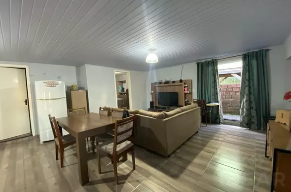 CASA NO BAIRRO CRUZEIRO, AMPLOS CÔMODOS E GRANDE PÁTIO