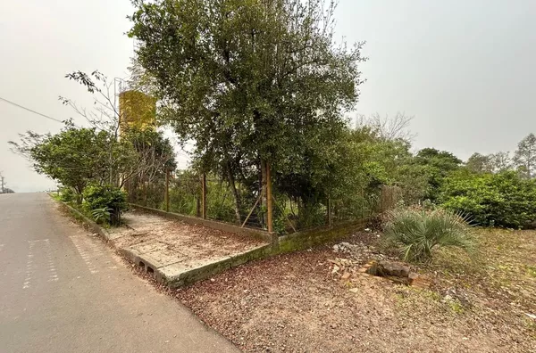 TERRENO DE ESQUINA AGUARDANDO SEU FUTURO EMPREENDIMENTO