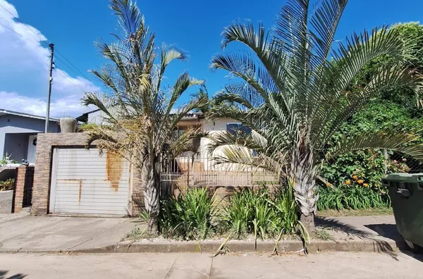 EI VOCÊ, QUE BUSCA UMA LINDA CASA RESIDENCIAL TODA EQUIPADA COM MÓVEIS PLANEJADO, MOBILIA SOLTA E LOUÇA DE COZINHA, ESTE É O IMÓVEL IDEAL PRA VOCÊ.