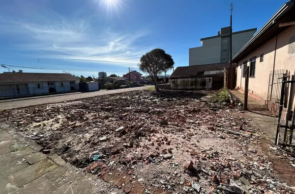 TERRENO EM ÓTIMA LOCALIZAÇÃO E ESTRUTURA PARA A FAMÍLIA