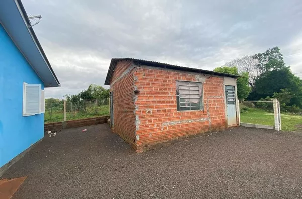 CASA DE ALVENARIA COM ESPAÇO DEFINIDO PARA O COMÉRCIO