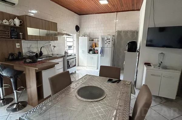  CASA AMPLA E COM PISCINA, NO CENTRO DA CIDADE. VENHA CONHECER!