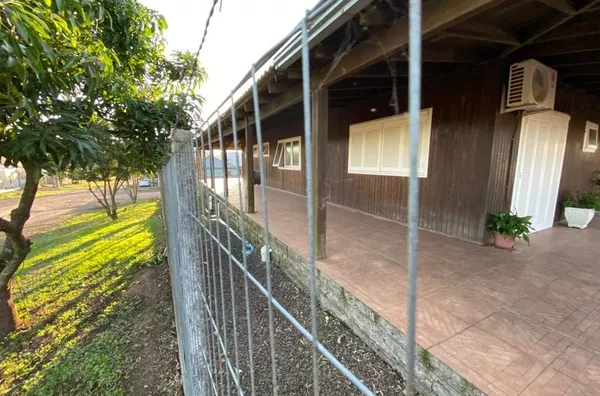 SE VOCÊ PROCURA CASA COM MUITO ESPAÇO NO ESTILO AMERICANO, ACABA DE ACHAR!