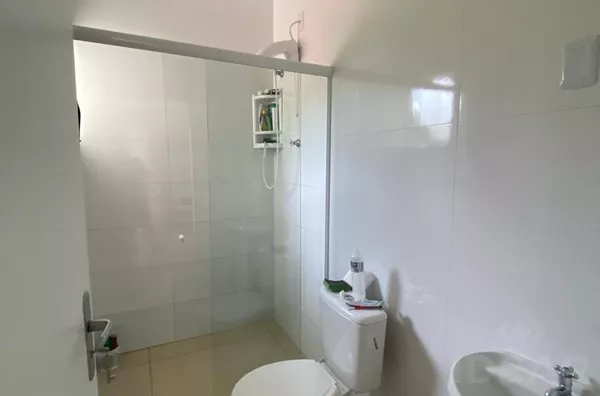 EXCELENTE CASA NO LOT ROSA, DE 2 DORMITÓRIOS E MUITO PÁTIO