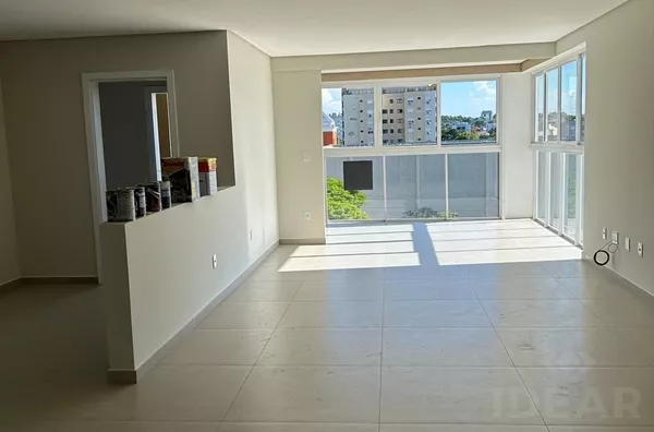 AMBIENTES AMPLOS, MUITO BEM LOCALIZADO E LINDA VISÃO DA CIDADE