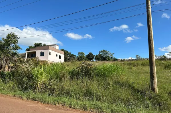 DOIS TERRENOS LADO A LADO NA PRINCIPAL RUA DE LINHA TRAVESSA